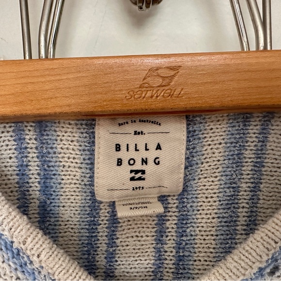 Billabong light sweater, size small - Picture 2 of 2